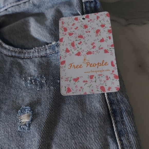 FREE People We The Free Baggy Tomboy Short Long Cut Off Denim Shorts size 27 NWT - Picture 2 of 9
